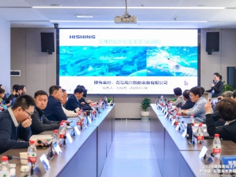 團隊開會討論方案